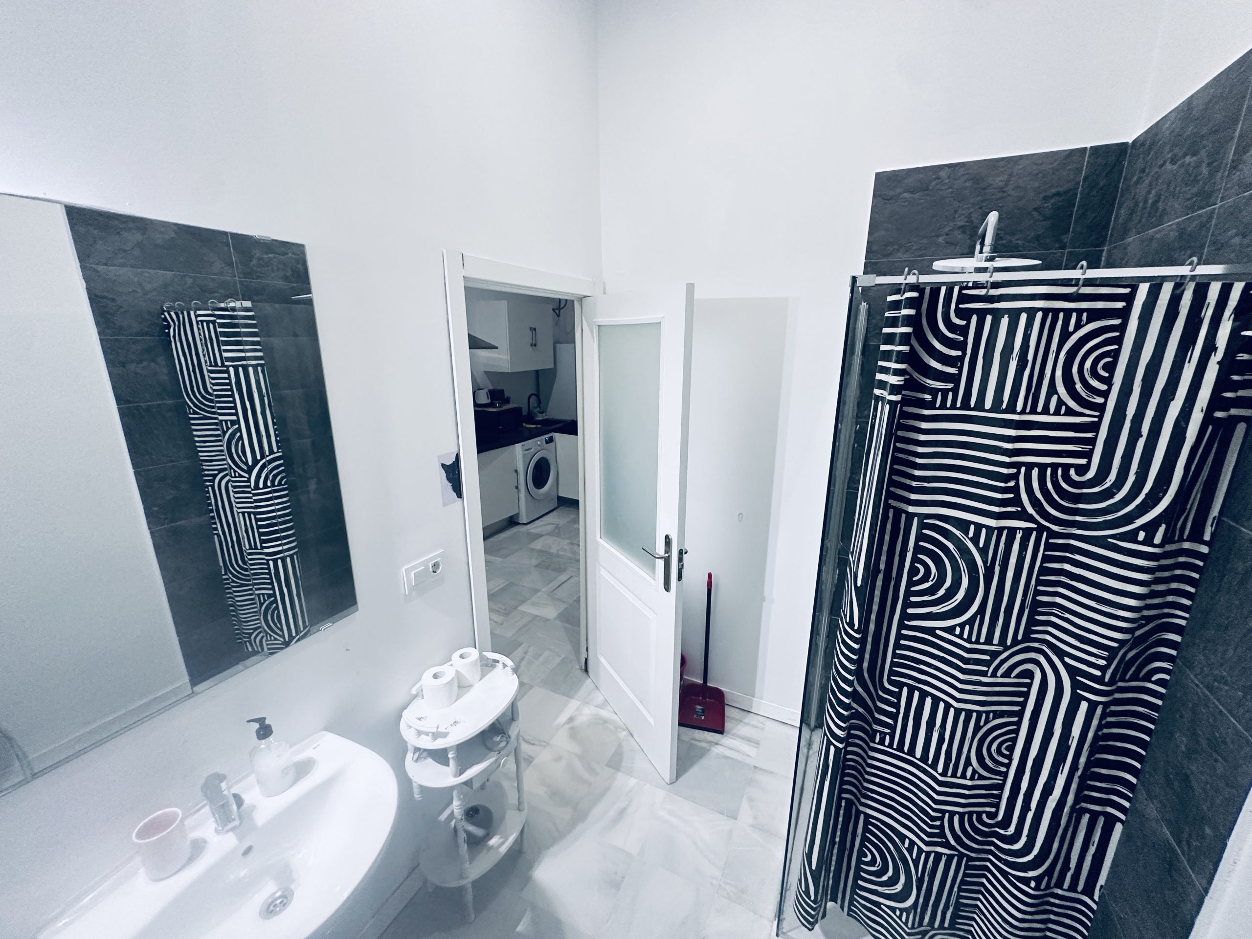 Segundo ángulo del baño del Apartamento 3