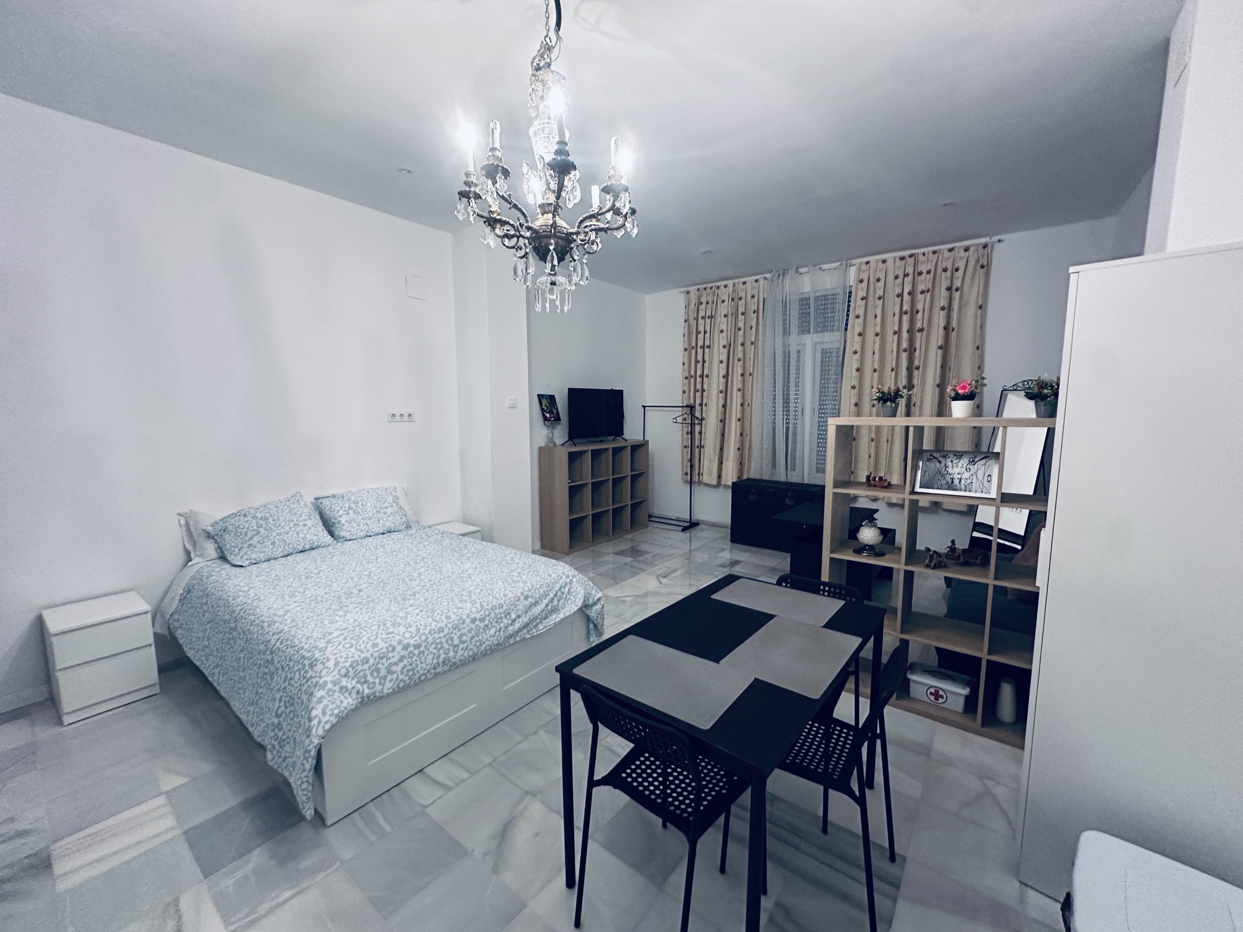 Dormitorio y comedor del Apartamento 1 de Lofts Escala